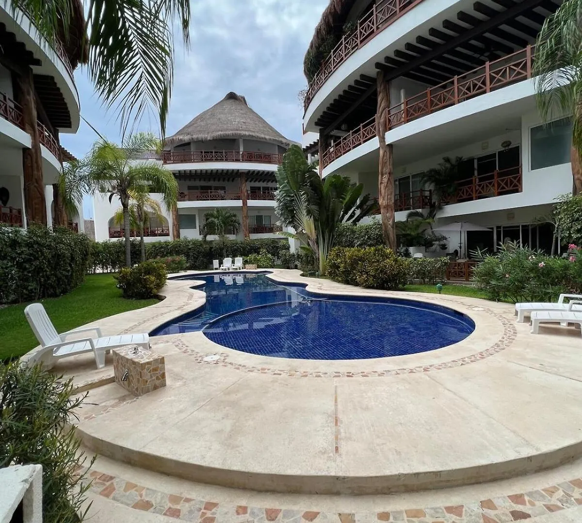 Quiet 3 Bedrooms, 2 Swimming Pools, 5Th Avenue, The Sea Is Nearby! Playa del Carmen Apartment